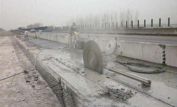 選團隊時考察蘇州拆除公司的施工人員資質(zhì)